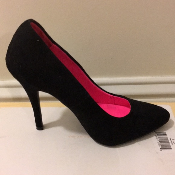 Sold Black suede heels - Picture 7 of 7
